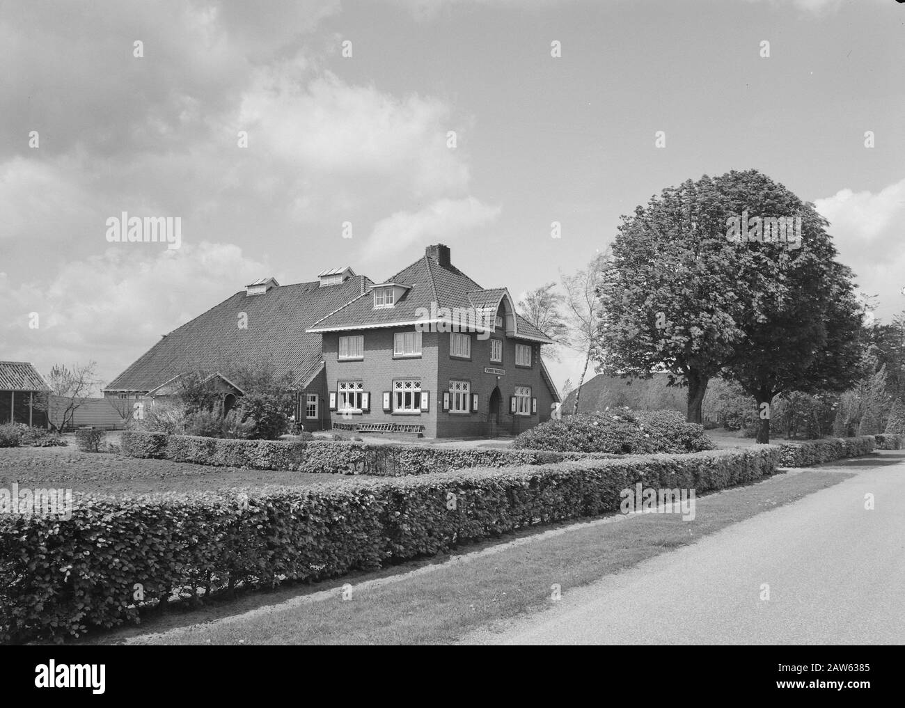 Pilot Ranch Veenkoloniale Farmers Association Geert Veenhuizen Annotation: Diese experimentelle Farm wurde "getauft" und erhielt am 29. September 1955 den Namen Geert Veenhuizen. Benannt nach dem Mann hundert Kartoffelsorten, die gezüchtet wurden und ein Pionier war eine andere Art, um zu bewirtschaften Datum: Mai 1962 Standort: Borgercompagnie Schlüsselwörter: Bauernhöfe, Gebäude Stockfoto