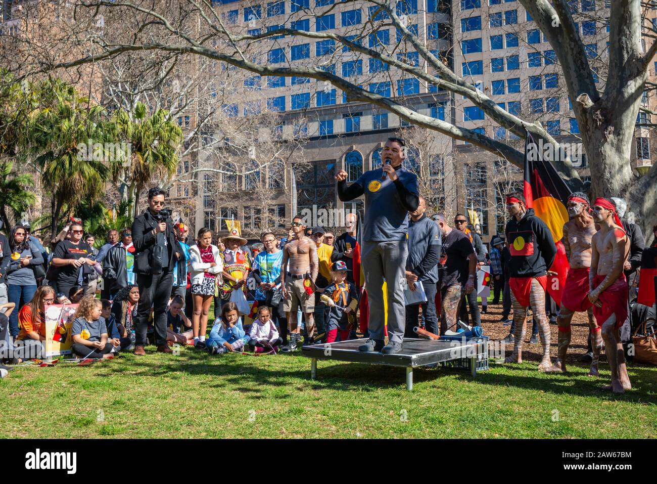 Sydney, NSW, AUSTRALIEN - 9. August 2018: Am Tag der indigenen Völker der Welt marschieren Demonstranten der indigenen Rechte in das NSW-parlamentshaus. Stockfoto