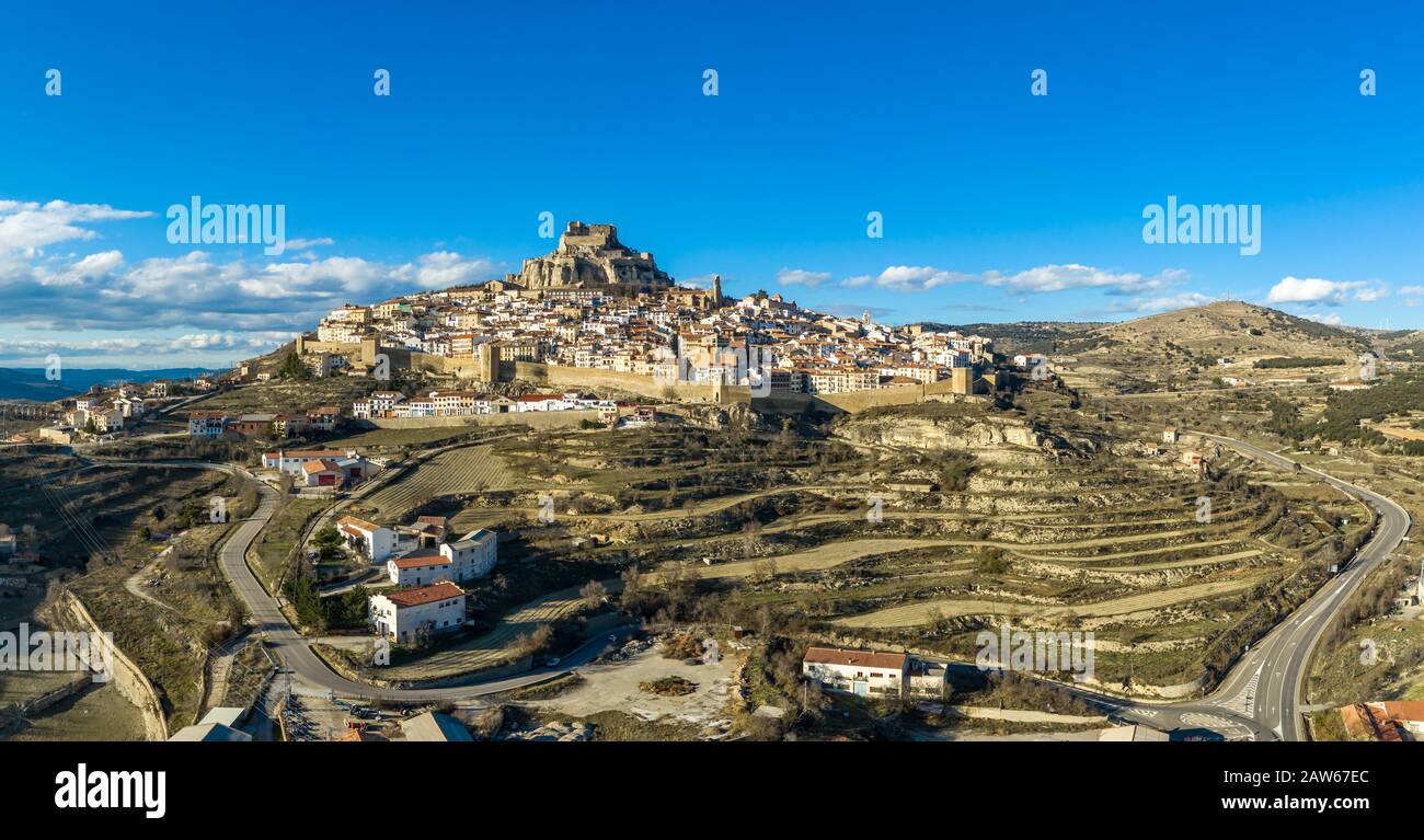 Luftaufnahme von Morella, mittelalterliche ummauerte Stadt mit