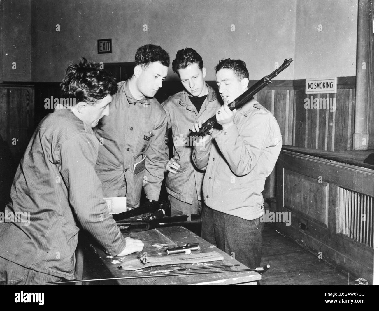Ausbildung niederländischer Marineinfanteristen in Camp Lejeune (North Carolina, USA) Anmerkung: Repro Negativdatum: 1945 Ort: Camp Lejeune, North Carolina, United States Schlüsselwörter: Matrosen, Soldaten Stockfoto