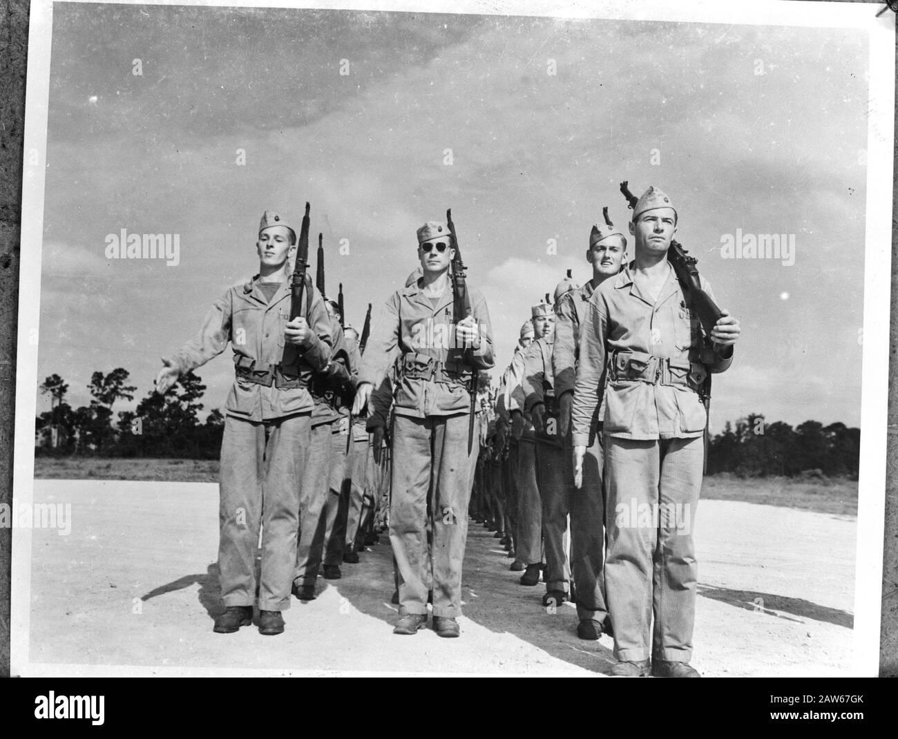 Ausbildung niederländischer Marineinfanteristen in Camp Lejeune (North Carolina, USA) Datum: 1945 Ort: Camp Lejeune, North Carolina, Vereinigte Staaten von Amerika Schlüsselwörter: Marines , Soldaten Stockfoto