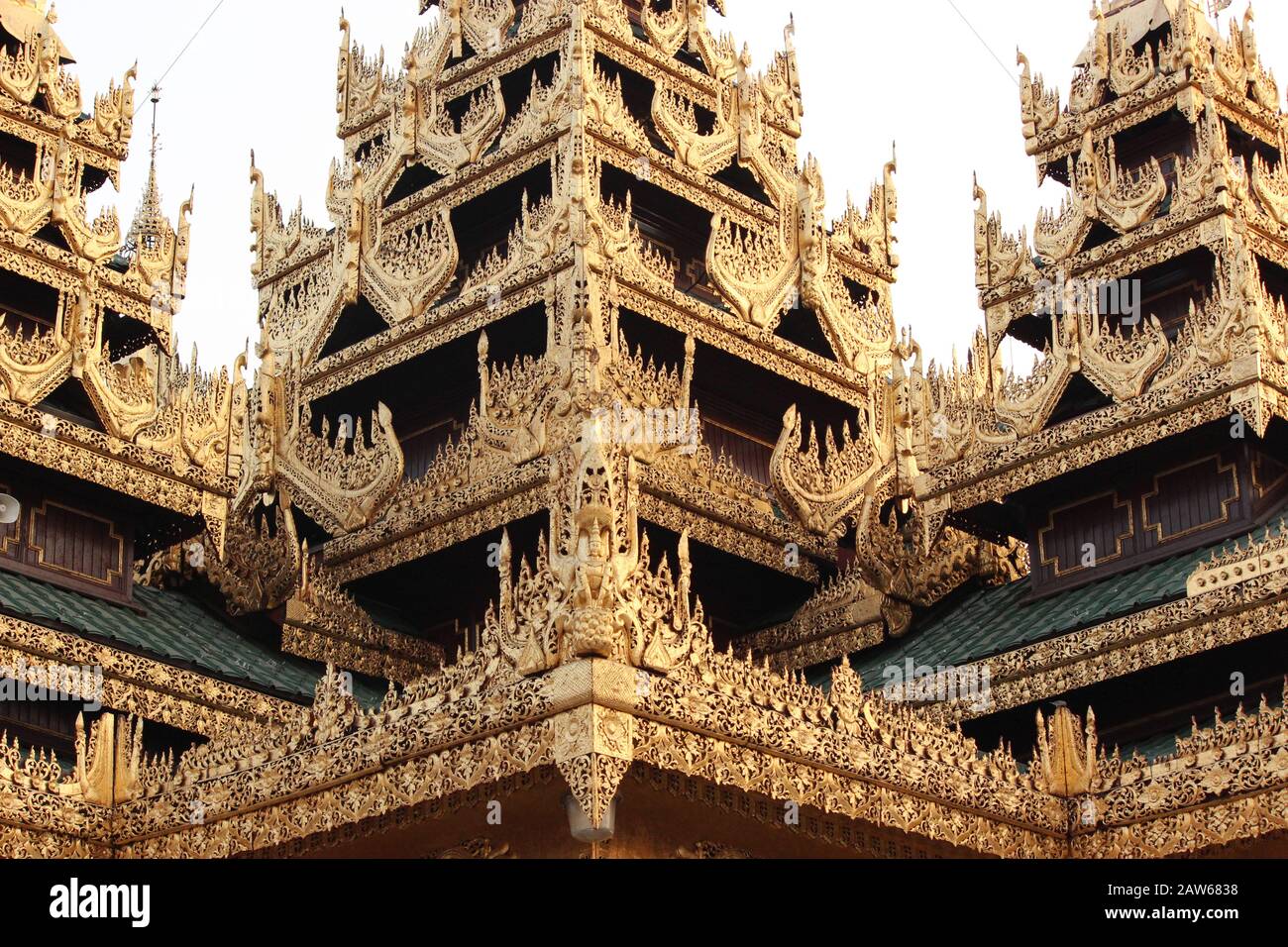 Vergoldete Pagode im Shwedagon-Tempelkomplex Stockfoto