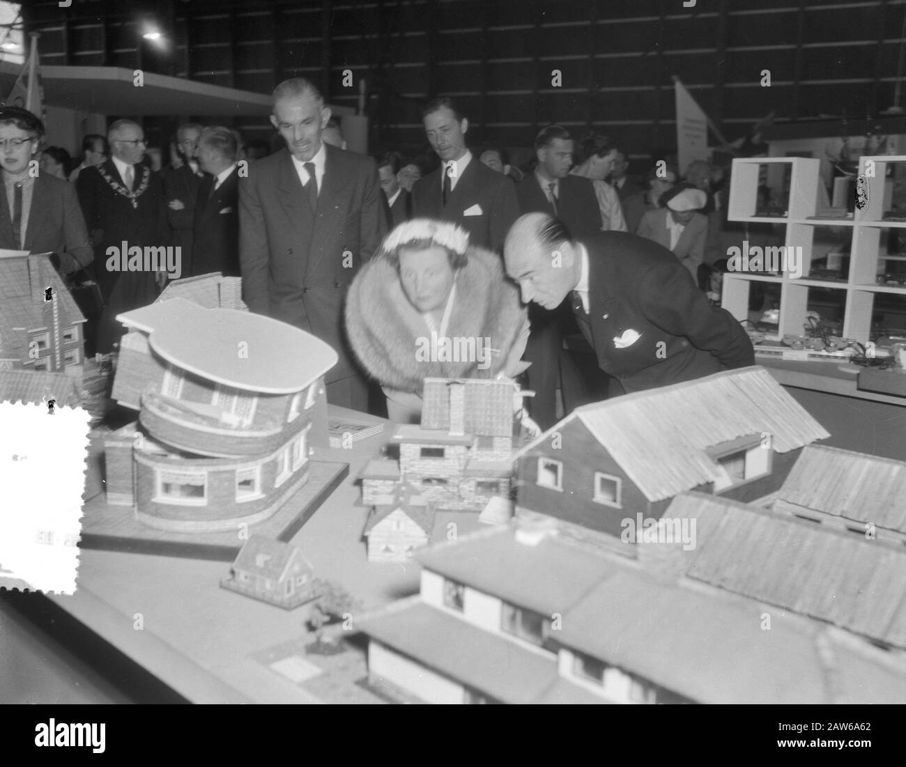 Königin Juliana besucht das Ahoy-Gebäude in Rotterdam-Anmerkung: Vage negative Datum: 31. Mai 1954 Standort: Rotterdam, South Holland Schlüsselwörter: Queen Person Name: Juliana, Königin Stockfoto
