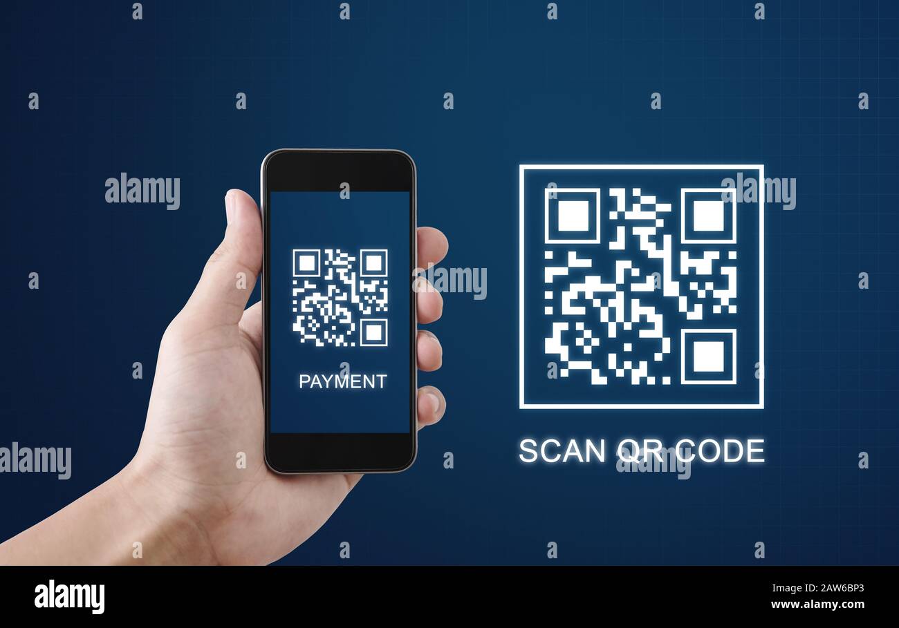 QR-Code scannen Zahlung und überprüfung. Hand mit smart phone QR-Code scannen Stockfoto