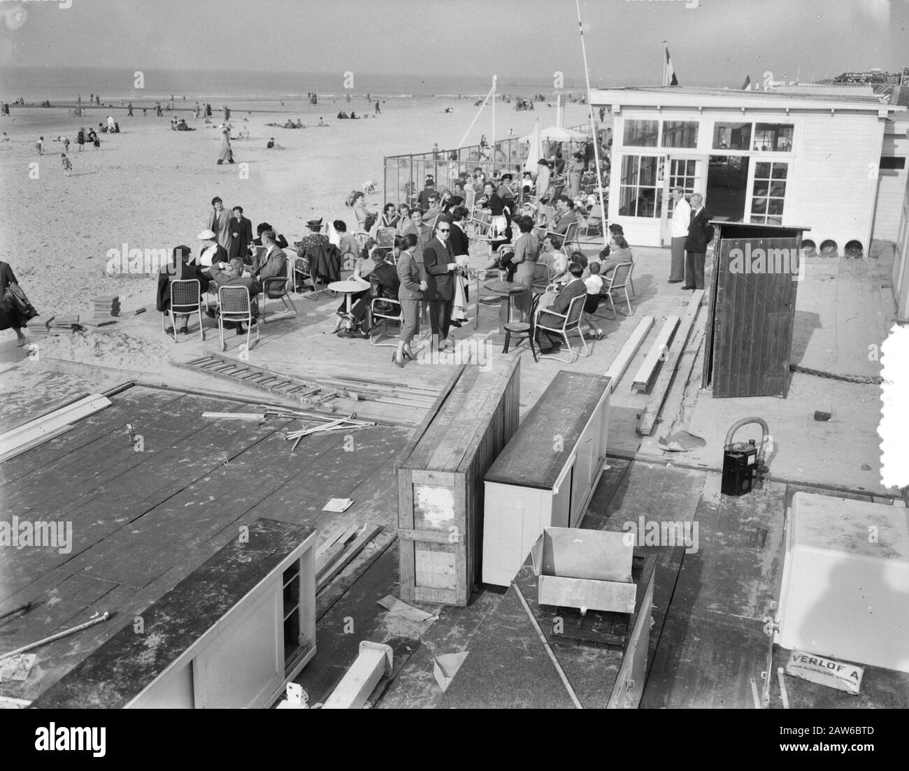 Spätsommertag Strand Scheveningen Datum: 27. September 1953 Standort: Scheveningen, Zuid-Holland Schlüsselwörter: Strände Stockfoto