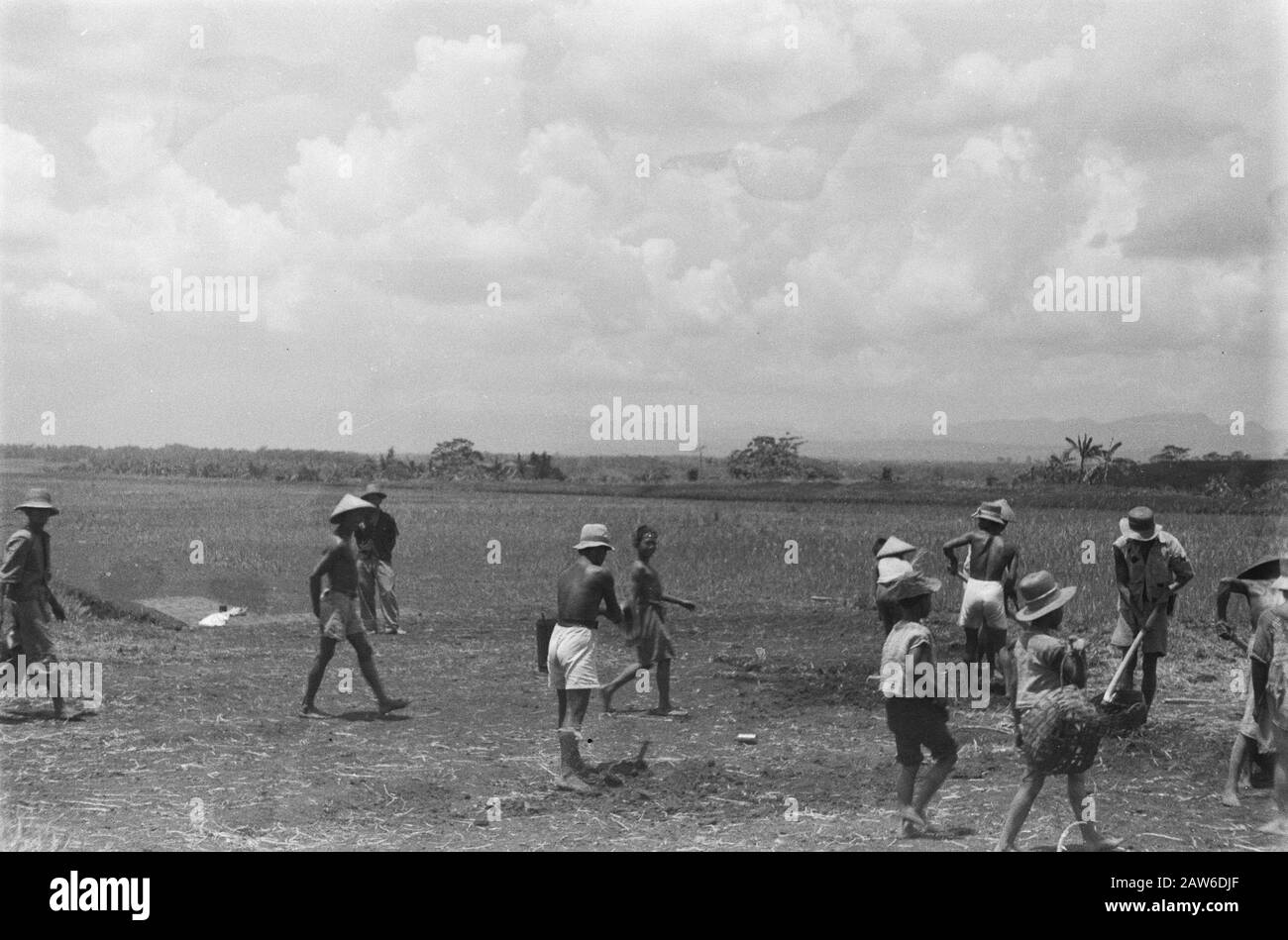 Umsetzung Genie Arbeit Landarbeiter Datum: November 1946 Ort: Indonesien Niederländisches Ostindien Stockfoto