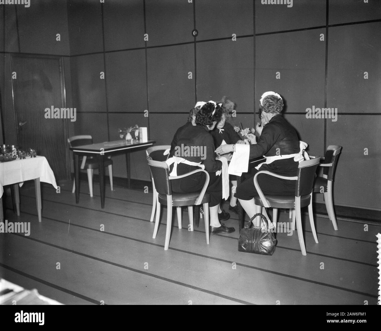 Zuordnungen Harecaf, Ruteck Nieuwendijk Datum: 28. März 1958 Standort: Nieuwendijk Schlüsselwörter: Jobs, Handel Stockfoto