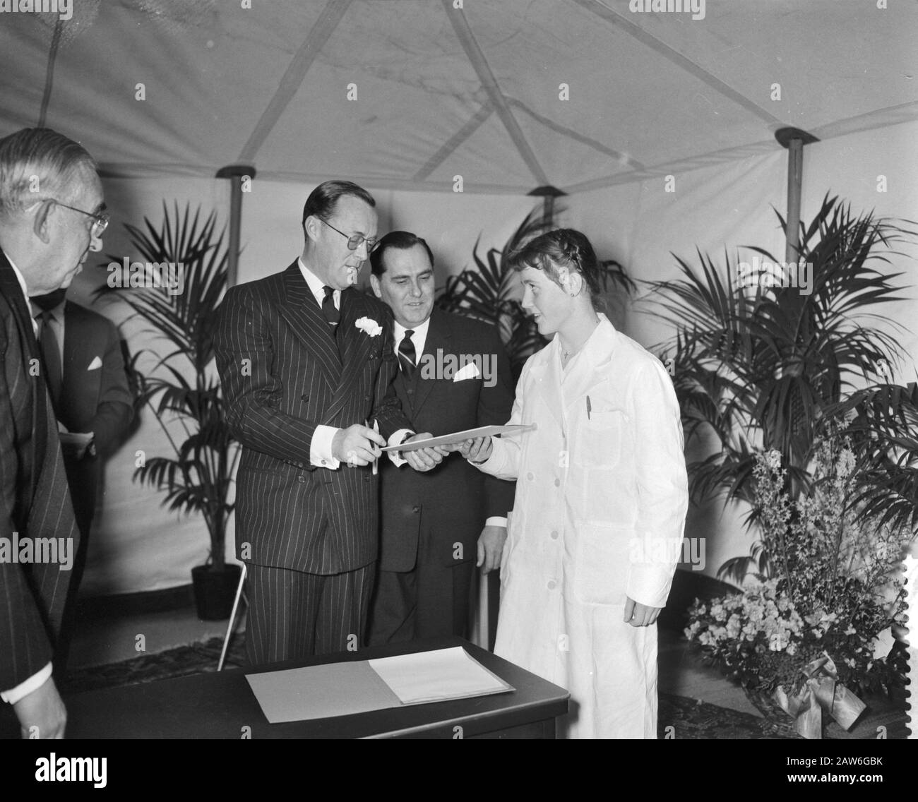 Eröffnung des zentralen Forschungslabors von Brocodas Stheeman Haarlem durch Seine Königliche Hoheit Prinz Bernhard Datum: 9. Januar 1959 Stockfoto