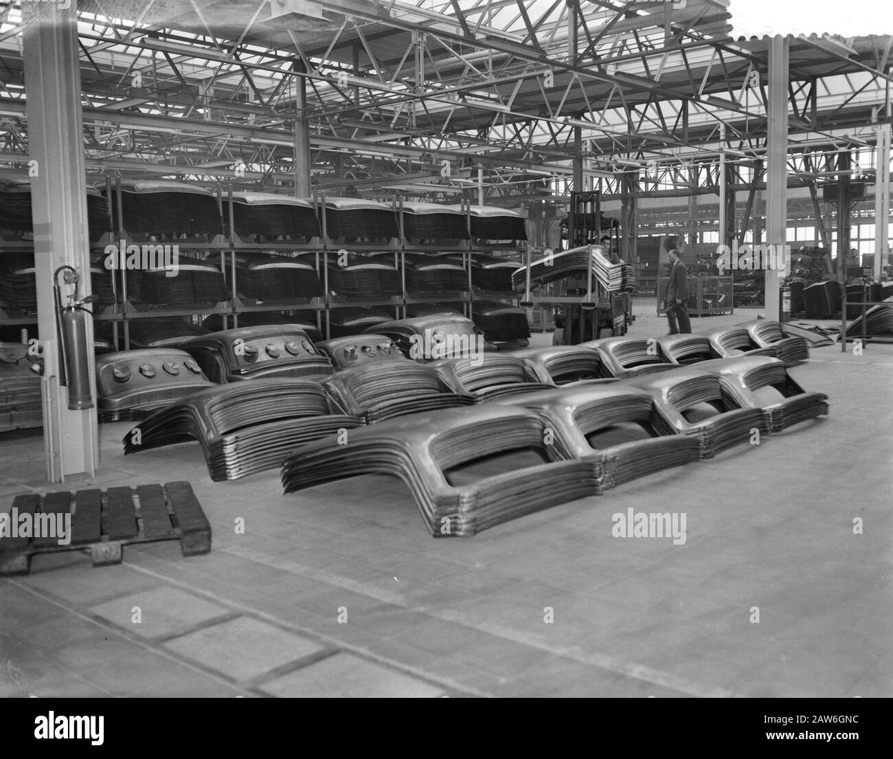 Einstellungen des DAF Pkw-Lagers Eindhoven Datum: 24. Februar 1959 Standort: Eindhoven Stichwörter: Einstellungen Name: DAF Stockfoto