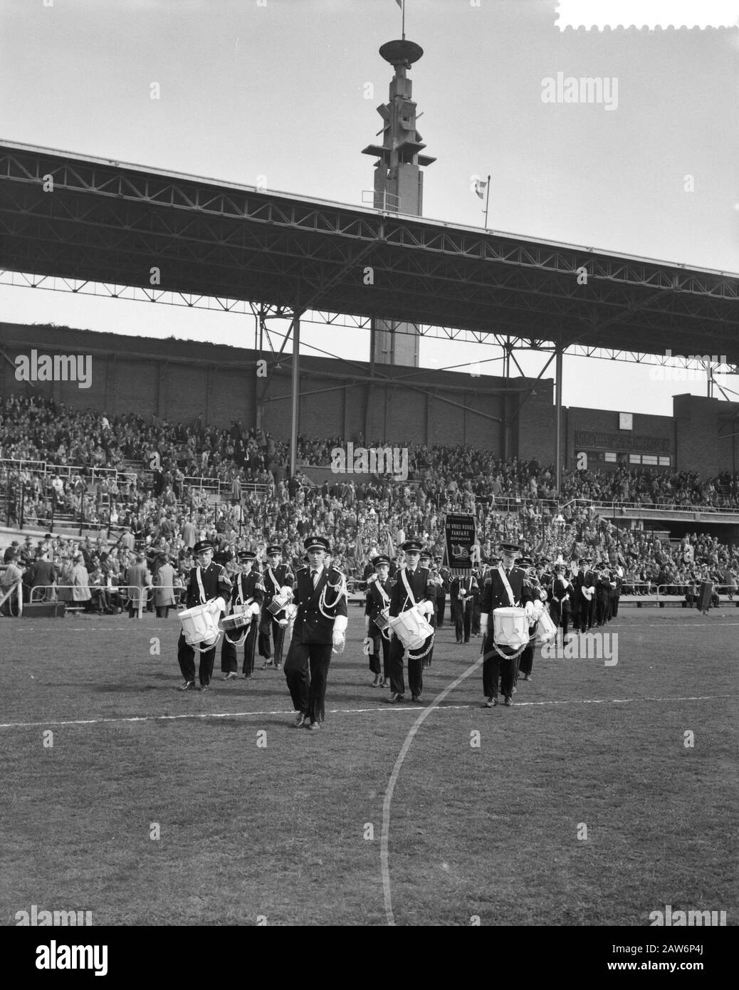 Niederlande gegen Bulgarien 4-2 im Olympiastadion Datum: 3. April 1960 Ort: Bulgarien, Niederlande Institution Name: Olympiastadion Stockfoto