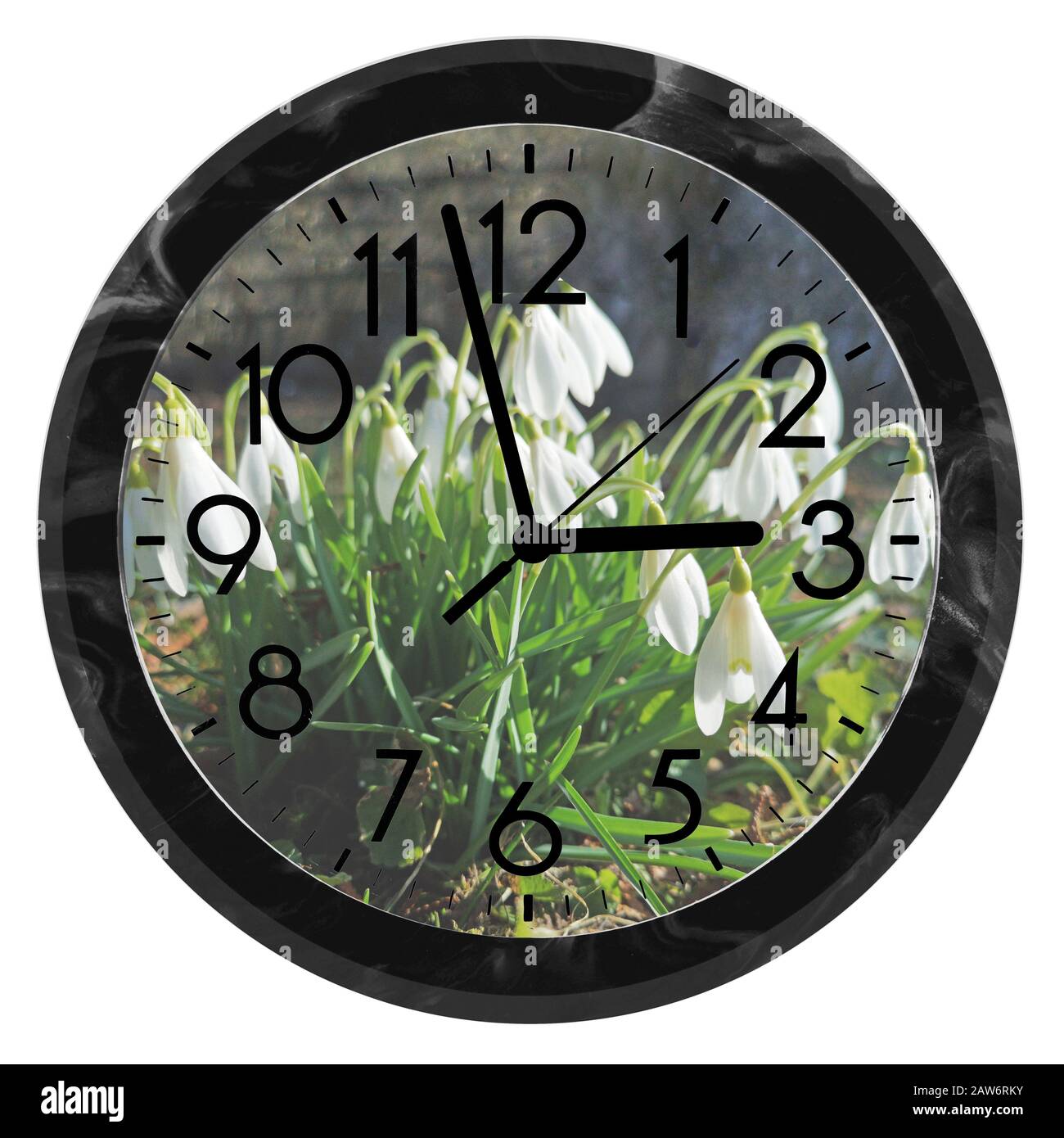 Sommerzeit. DST. Wanduhr zu Winter. Schalten Sie Zeit vorwärts. Abstrakte Foto von sich verändernden Zeit am Frühling. Stockfoto