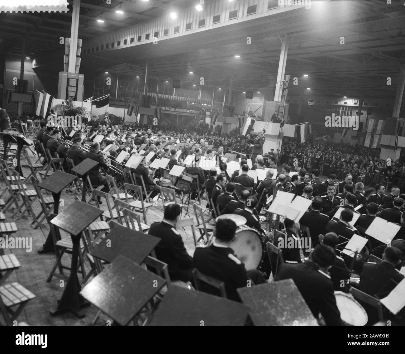 Promenadenkonzert von Militärbands im Bernhardhal Utrechter Datum: 25. November 1960 Ort: Utrechter Schlüsselwörter: Bands Personenname: Bernhardhal Stockfoto