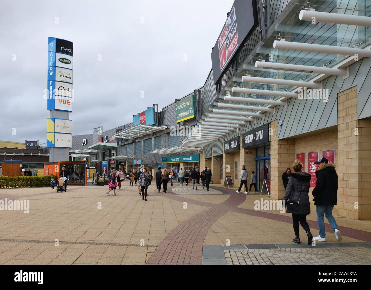 Outlet-Geschäfte im Einkaufszentrum Fort Retail Park am östlichen Ende von Glasgow, Schottland, Großbritannien Stockfoto