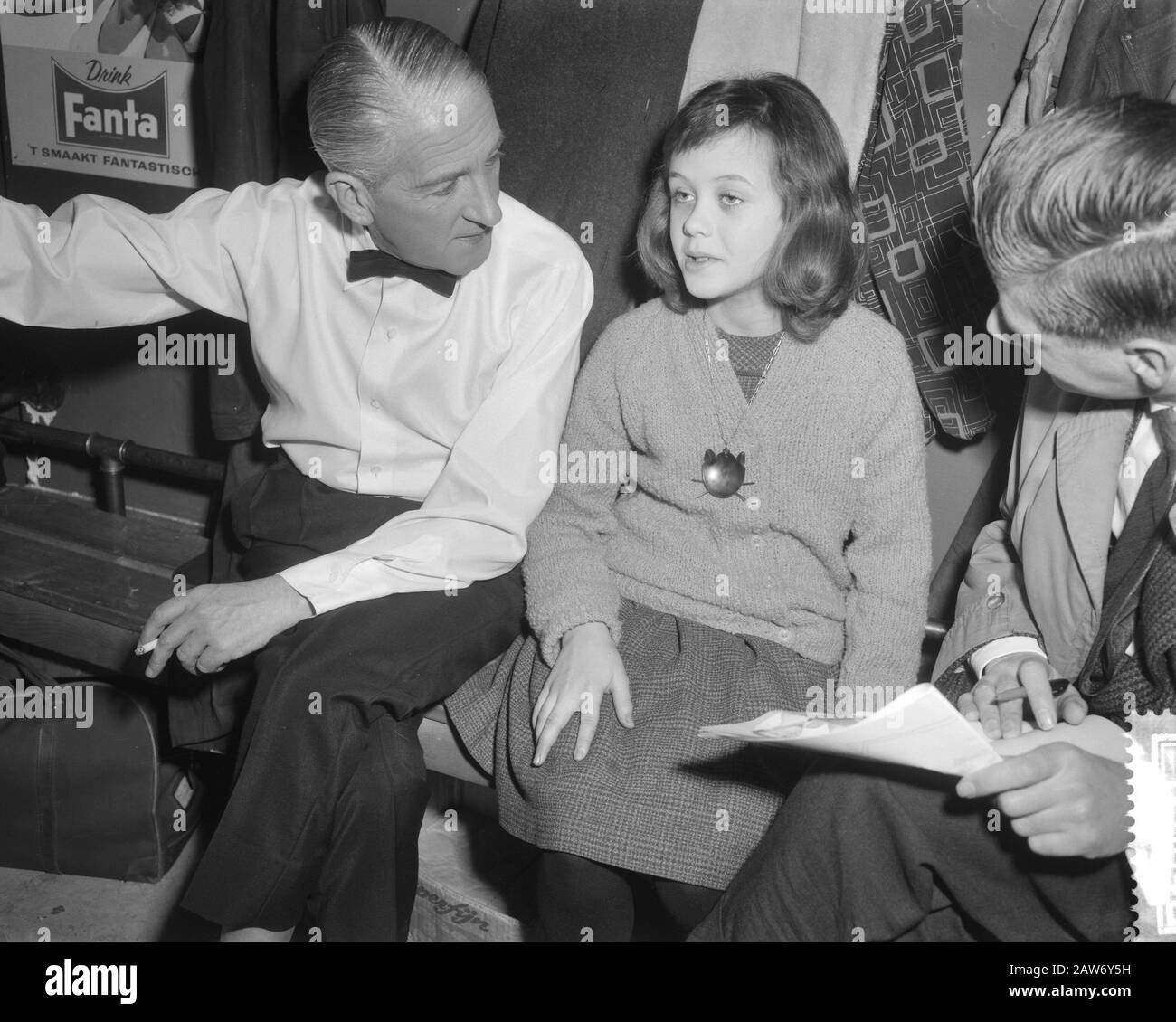 Mission Free People, australisches Mädchen bei Snip und Snap Rotterdam Datum: 22. Januar 1961 Ort: Rotterdam, South Holland Institution Name: Snip und Snap, Freie Menschen: Behrens, Herbert/Anefo Urheberrechtsinhaber: National Archives Material Typ: Negative Archivnummer (schwarz/weiß): Siehe Zugang 2.24.01.04 Stockfoto
