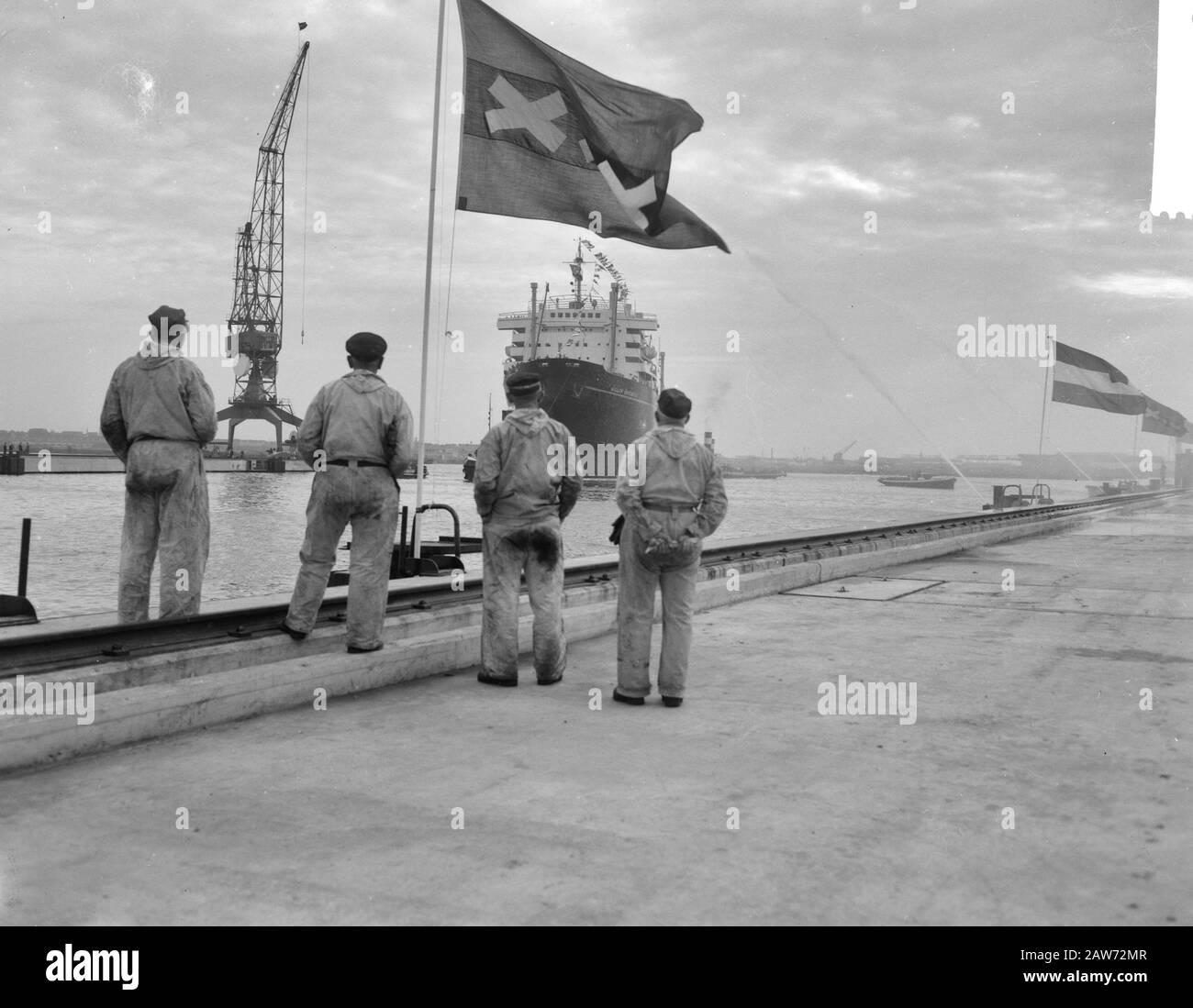Eröffnung eines neuen insteekhaven NDSM. Whaler Willem Barentz Seeschifffahrtsdatum: 6. Oktober 1961 Standort: Amsterdam Schlagwörter: Schiffbauanstalt Name: NDSM Stockfoto