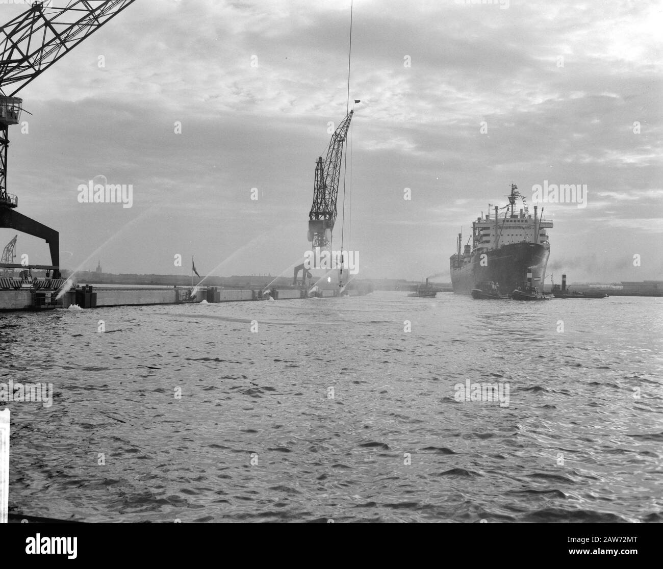 Eröffnung eines neuen insteekhaven NDSM. Whaler Willem Barentz Seeschifffahrtsdatum: 6. Oktober 1961 Standort: Amsterdam Schlagwörter: Schiffbauanstalt Name: NDSM Stockfoto