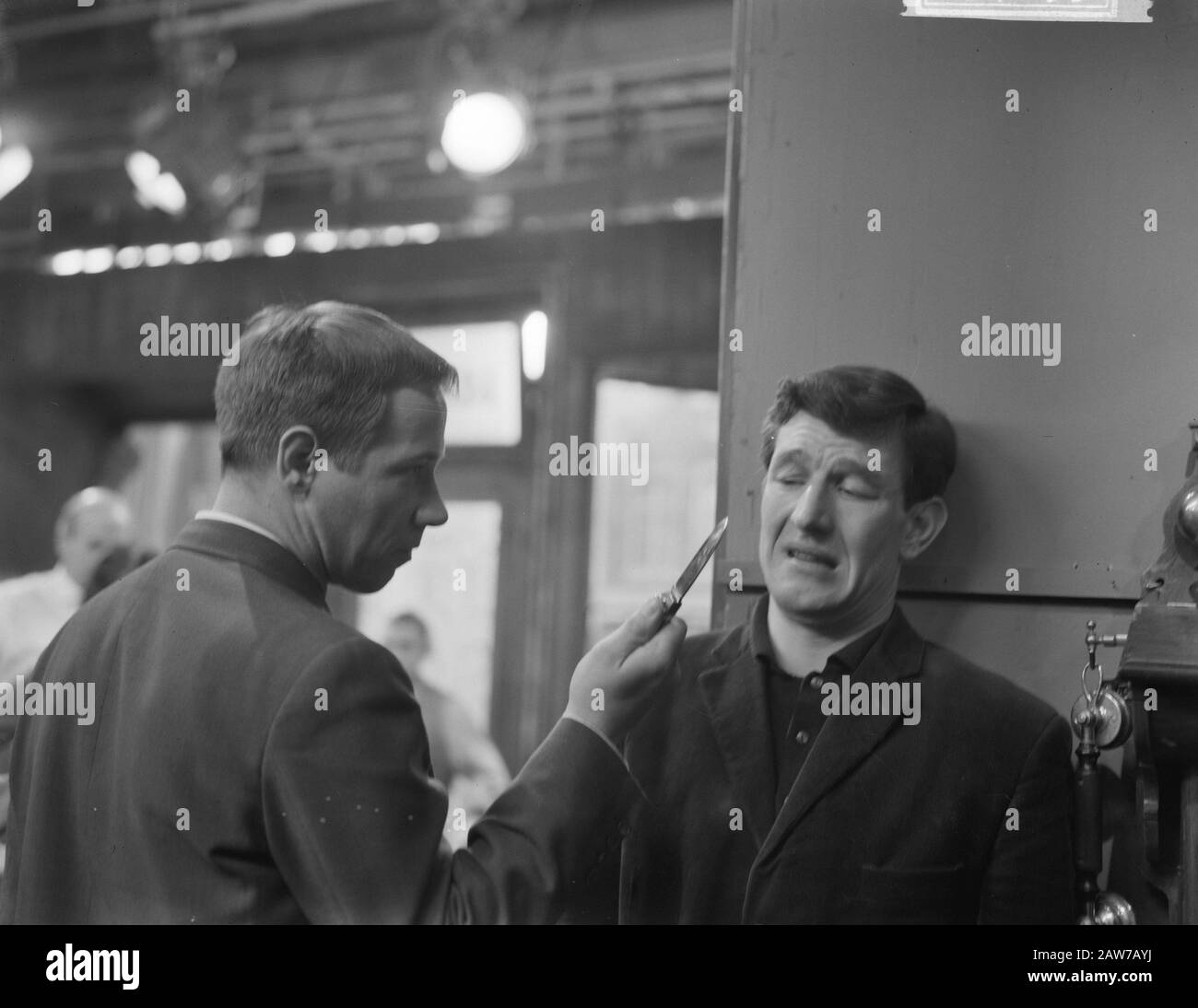 NCRV Comedy Take Me Bevobbeld Well; Piet Römer und Frans Koppers Datum: 4. April 1962 Personenname: Koppers, French, Römer, Peter Institution Name: NCRV Stockfoto