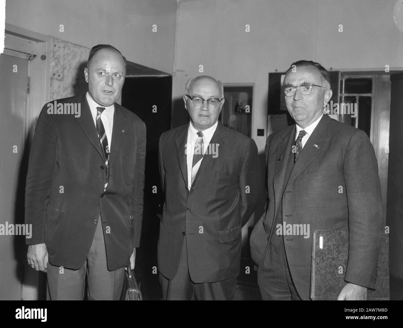 Beratung zum Sozialministerium zu Lohn und Preis Drs Pels Boelger und Bruynzeel. Datum: 25. September 1963 Stockfoto