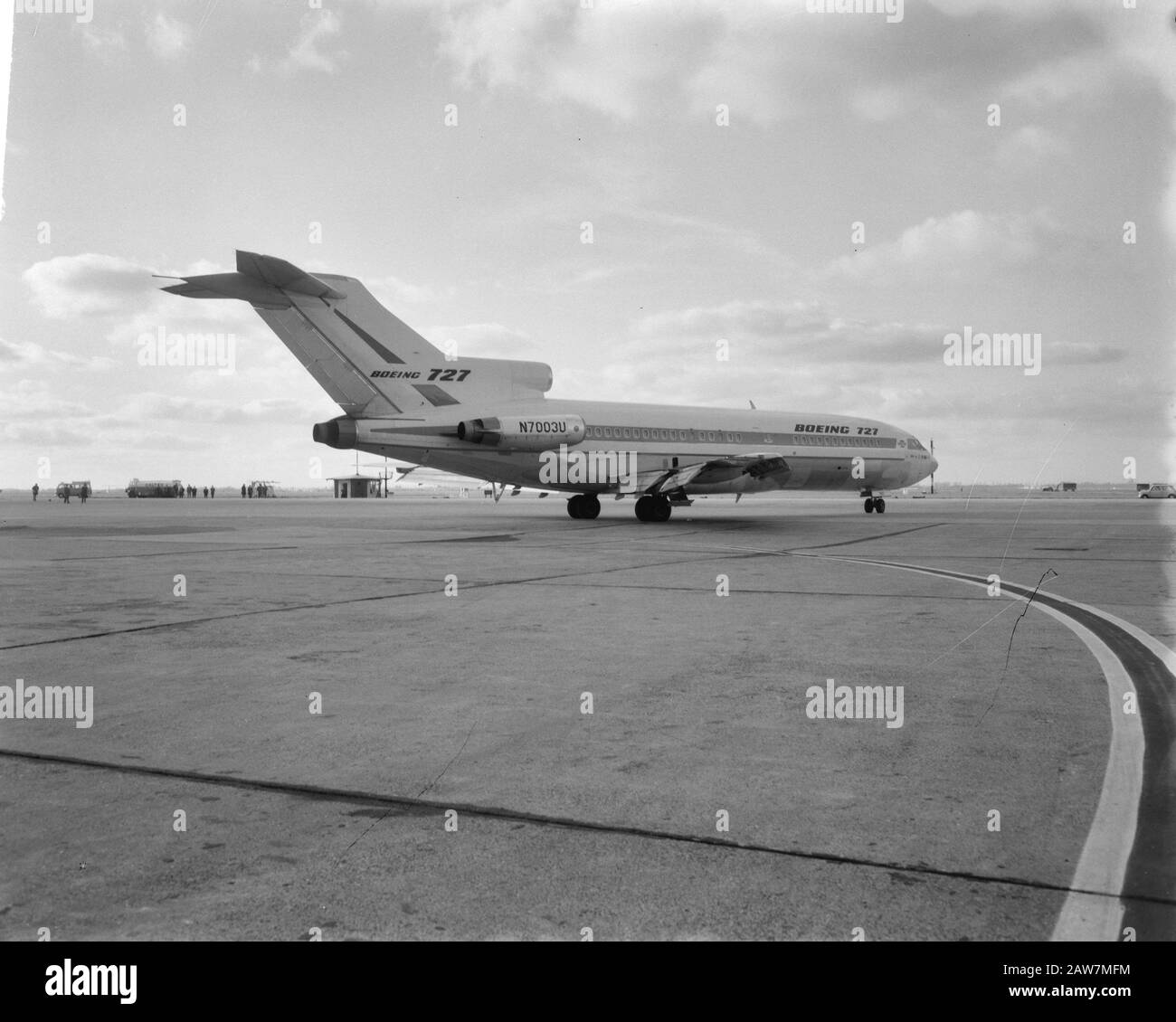 Neuer Flugzeugtyp auf dem Flughafen, die Boeing 727 im Rahmen der Welttournee Datum: 22. Oktober 1963 Schlüsselwörter: Flugzeug Stockfoto