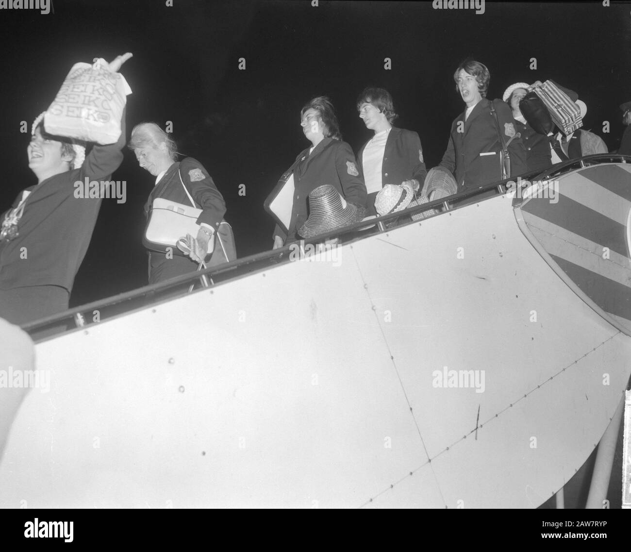 Niederländische Olympiamannschaft zurück Ankunft Schiphol, Damen atletiekploeg Datum: 25. Oktober 1964 Ort: Nordholland, Schiphol Schlüsselwörter: Ankünfte, Leichtathletik-Teams Stockfoto