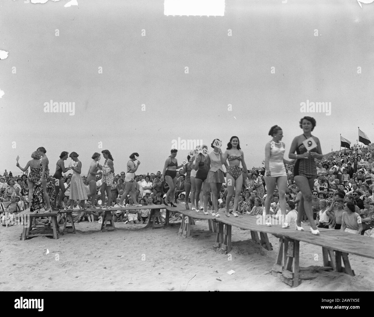 Miss Zandvoort Miss Zandvoort Parade Datum: 30. Juli 1950 Ort: Nordholland, Zandvoort Schlüsselwörter: Miss, Beauty Pageants, Paraden Stockfoto
