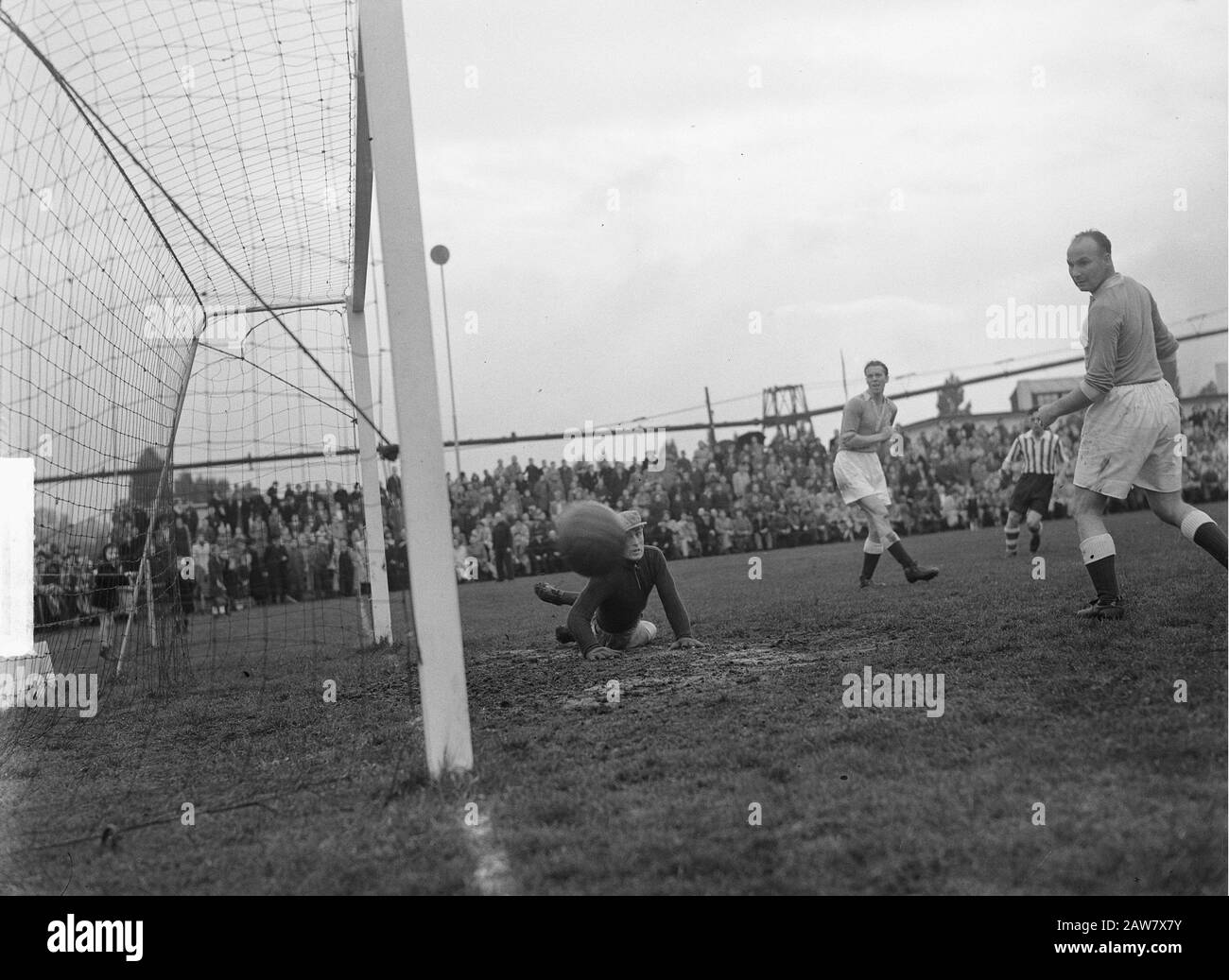 Limburgia PSV 2-3 PSV Tor Nummer eins Datum: 8. Oktober 1950 Schlagwörter: Lieder Institution Name: Limburgia Stockfoto