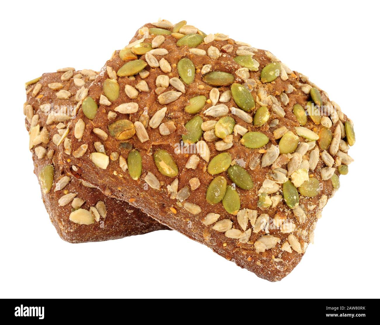 Kürbis und Sonnenblumensamen dunkle Roggenbrötchen isoliert auf weißem Grund Stockfoto