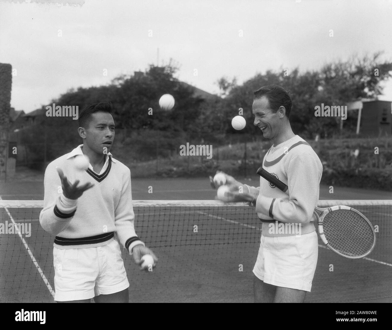 Niederländische Tennisweltmeisterschaften in Metz-Jobs in Scheveningen Datum: 20. August 1954 Ort: Scheveningen, Zuid-Holland Schlüsselwörter: Tennisweltmeisterschaften Stockfoto