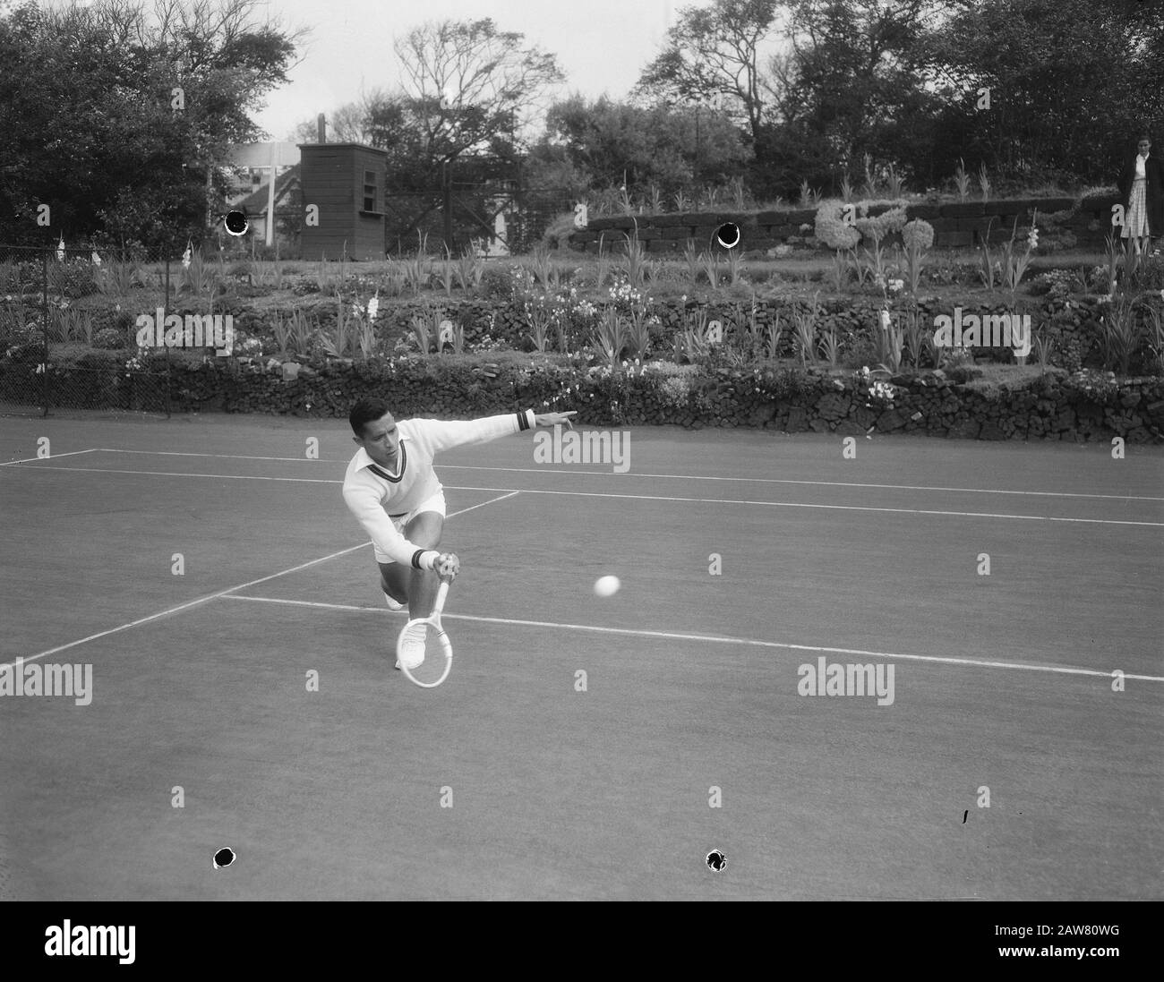Niederländische Tennisweltmeisterschaften in Metz-Jobs in Scheveningen Datum: 20. August 1954 Ort: Scheveningen, Zuid-Holland Schlüsselwörter: Tennisweltmeisterschaften Stockfoto