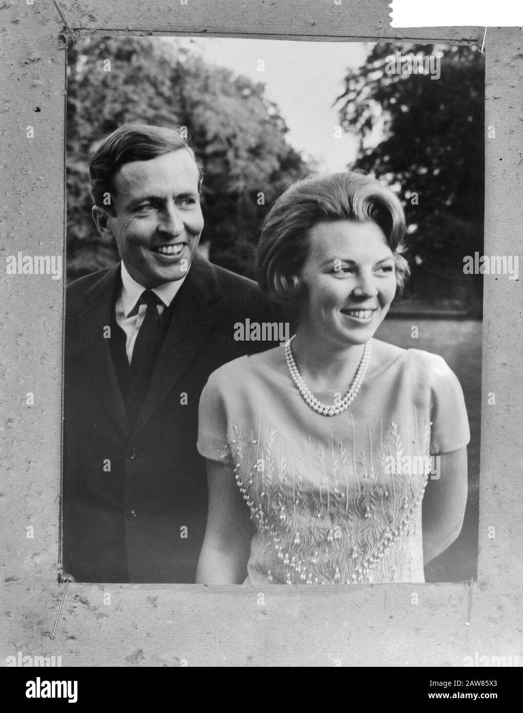 Offizielles Foto Emotional Gebunden Paar Datum: 28. Juni 1965 Schlüsselwörter: Engagements Stockfoto