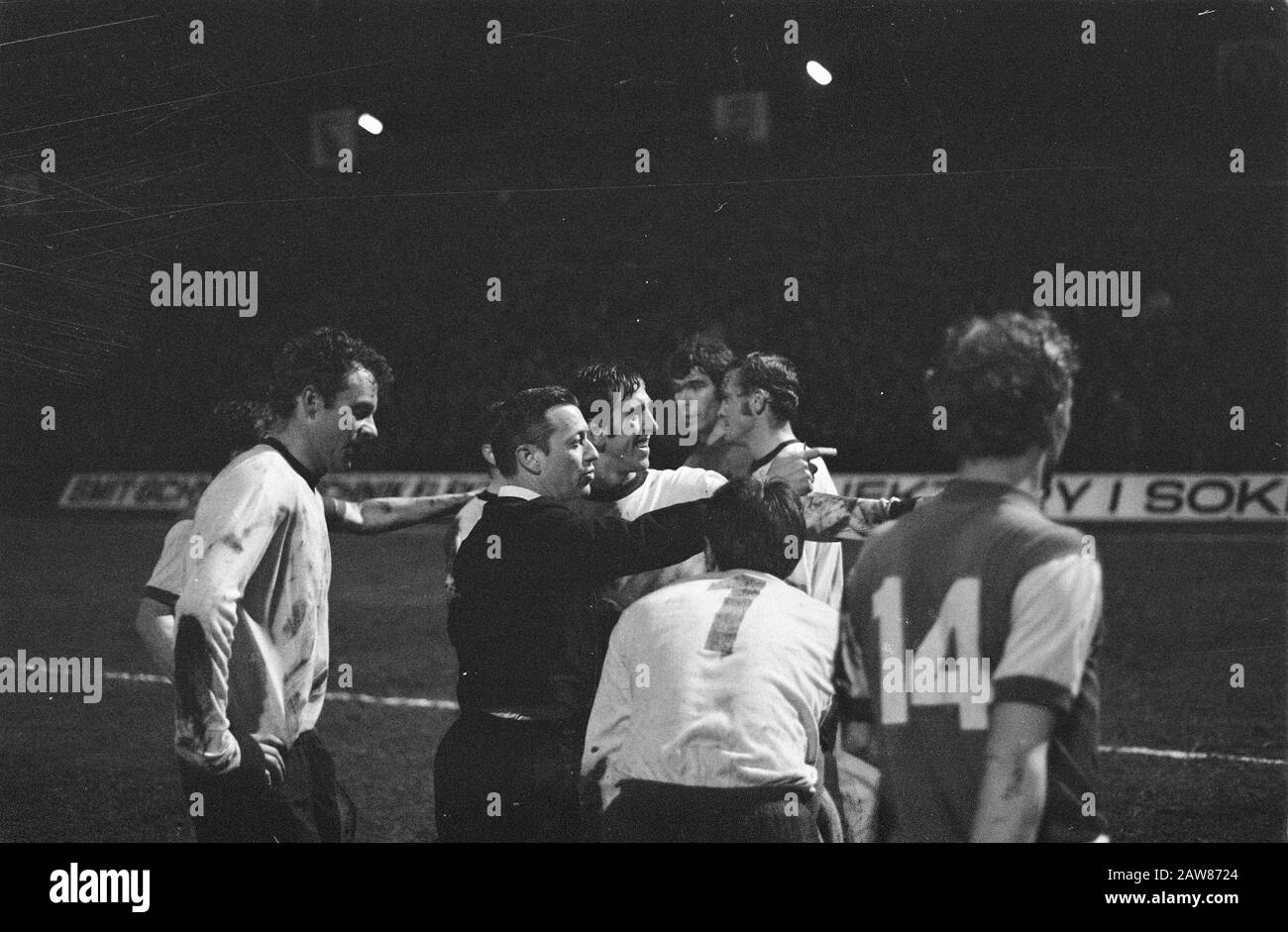 Legia Warschau gegen Feyenoord 0-0 Datum: 1. April 1970 Schlagwörter: Sport, Fußball-Institution Name: Feyenoord Legia Warschau Stockfoto