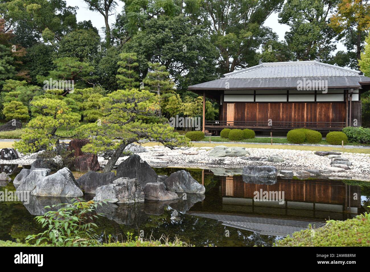 Ninomaru Garden auf dem Gelände der Burg Nijo in Kyoto Stockfoto