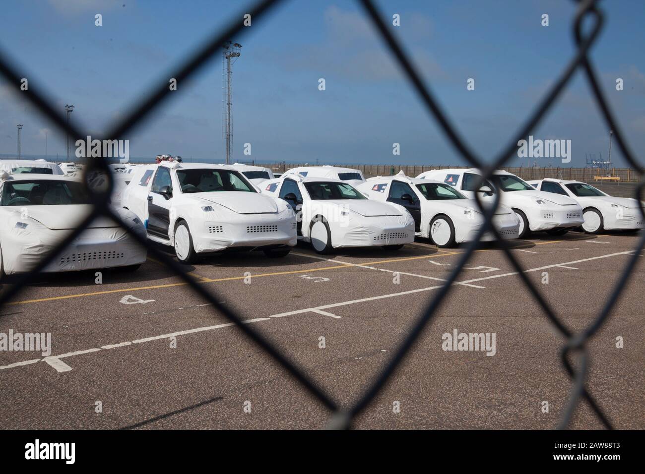 Neue Autos importiert und exportiert aus dem Hafen Stockfoto