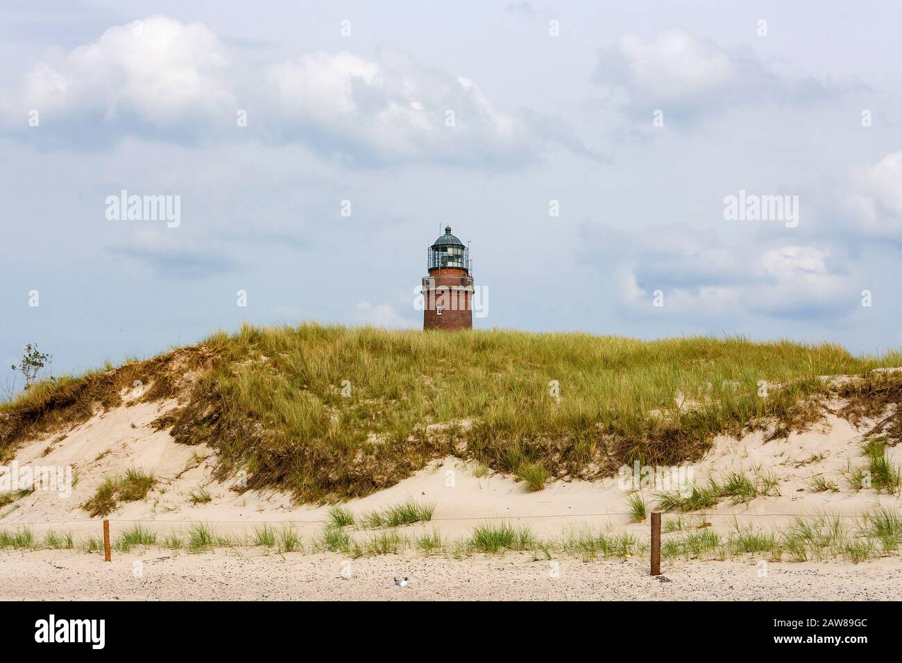 Leuchtturm am Darßer Ort in der Nähe von Prerow, Fischland-Darß-Zingst, Blick vom Strand Stockfoto