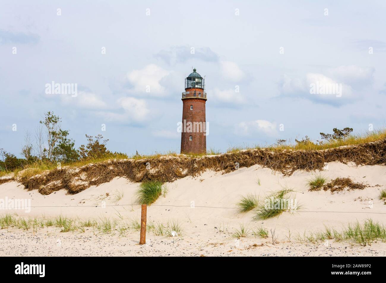 Leuchtturm am Darßer Ort mit Natureum in der Nähe von Prerow, Fischland-Darß-Zingst Stockfoto