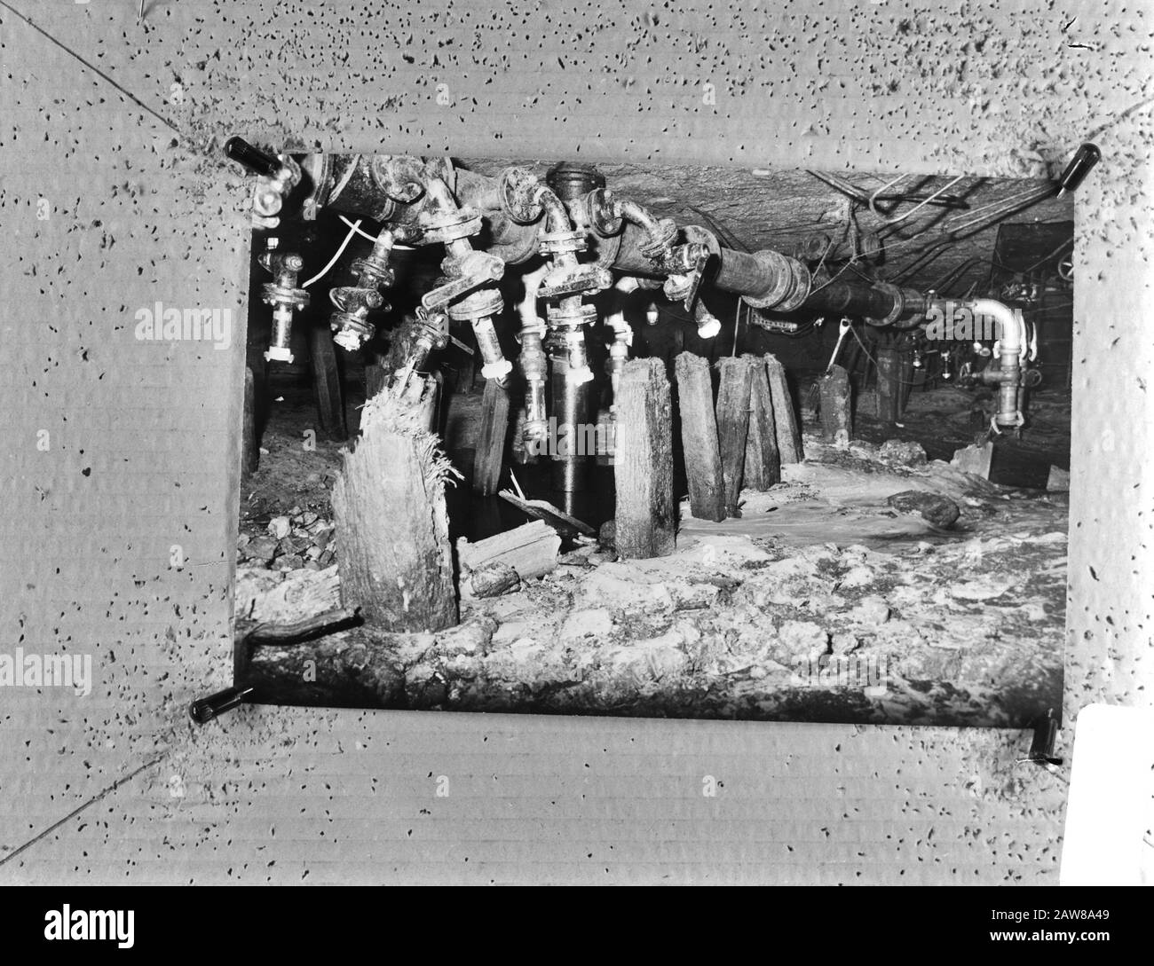 Metro Construction Amsterdam, Sinking Caisson Waterloo gehemmt durch alte Stadtmauer, Palme unter Caisson Datum: 5. Januar 1972 Standort: Amsterdam, Noord-Holland Schlüsselwörter: U-Bahn-Bau Stockfoto