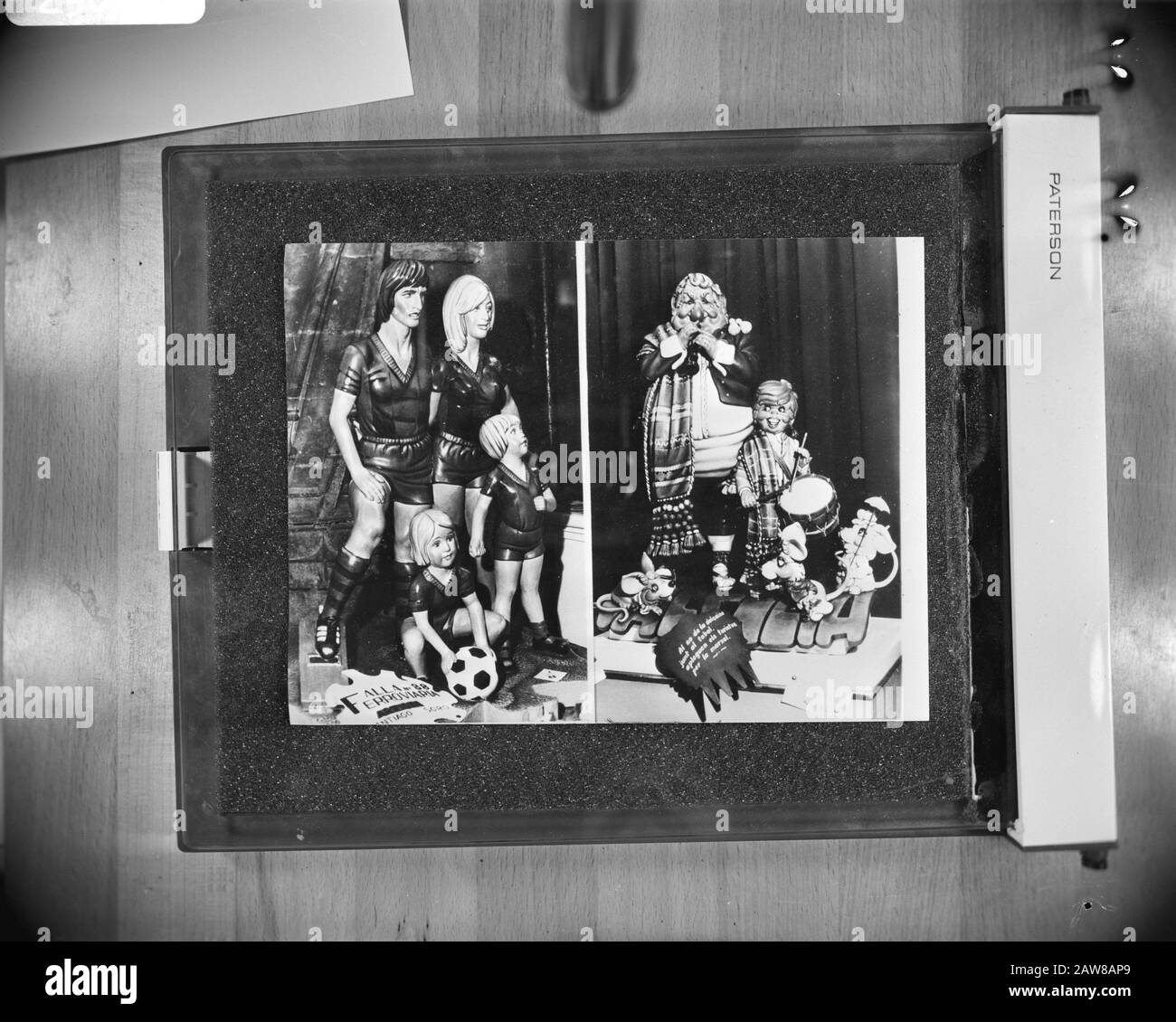 Ninots (Puppen) aus der Familie Cruyff (links) zum Fallas Festival in Valencia Datum: 10. März 1977 Ort: Spanien, Valencia Schlüsselwörter: Christliche Feiertage, Familien, Festivals, Puppen, Name der Fußballperson: Cruyff, Johan Stockfoto