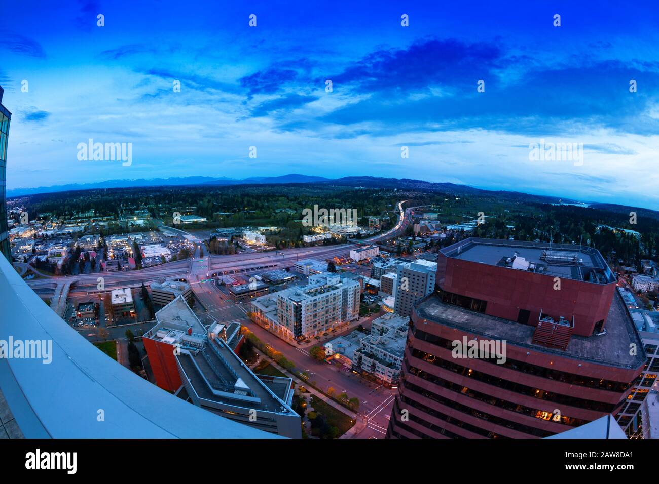 Interstate I405 und Bellevue City Innenstadt von King County, Vereinigte Staaten über Lake Washington von Seattle Stockfoto