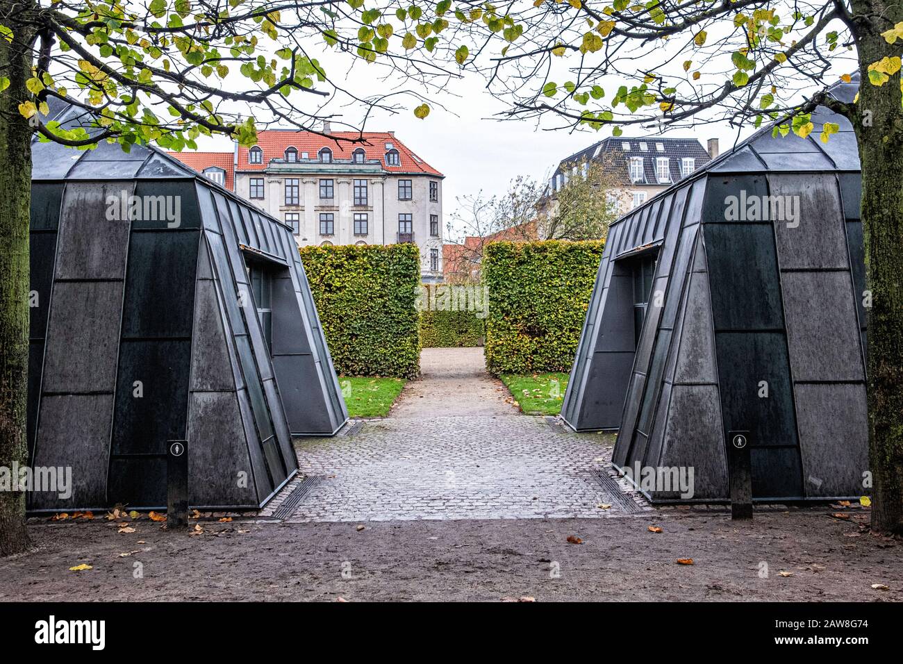 Öffentliche Toiletten für Männer und Frauen in Rosenborg Castle Gardens,  Kopenhagen, Dänemark. Toilette, Loo, WC Stockfotografie - Alamy