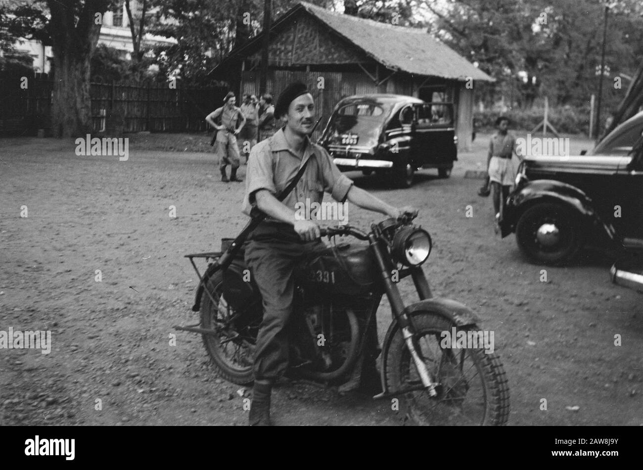 Soldat auf einem Motorrad Datum: Juli 1947 Ort: Indonesien Niederländische Ostindien Stockfoto