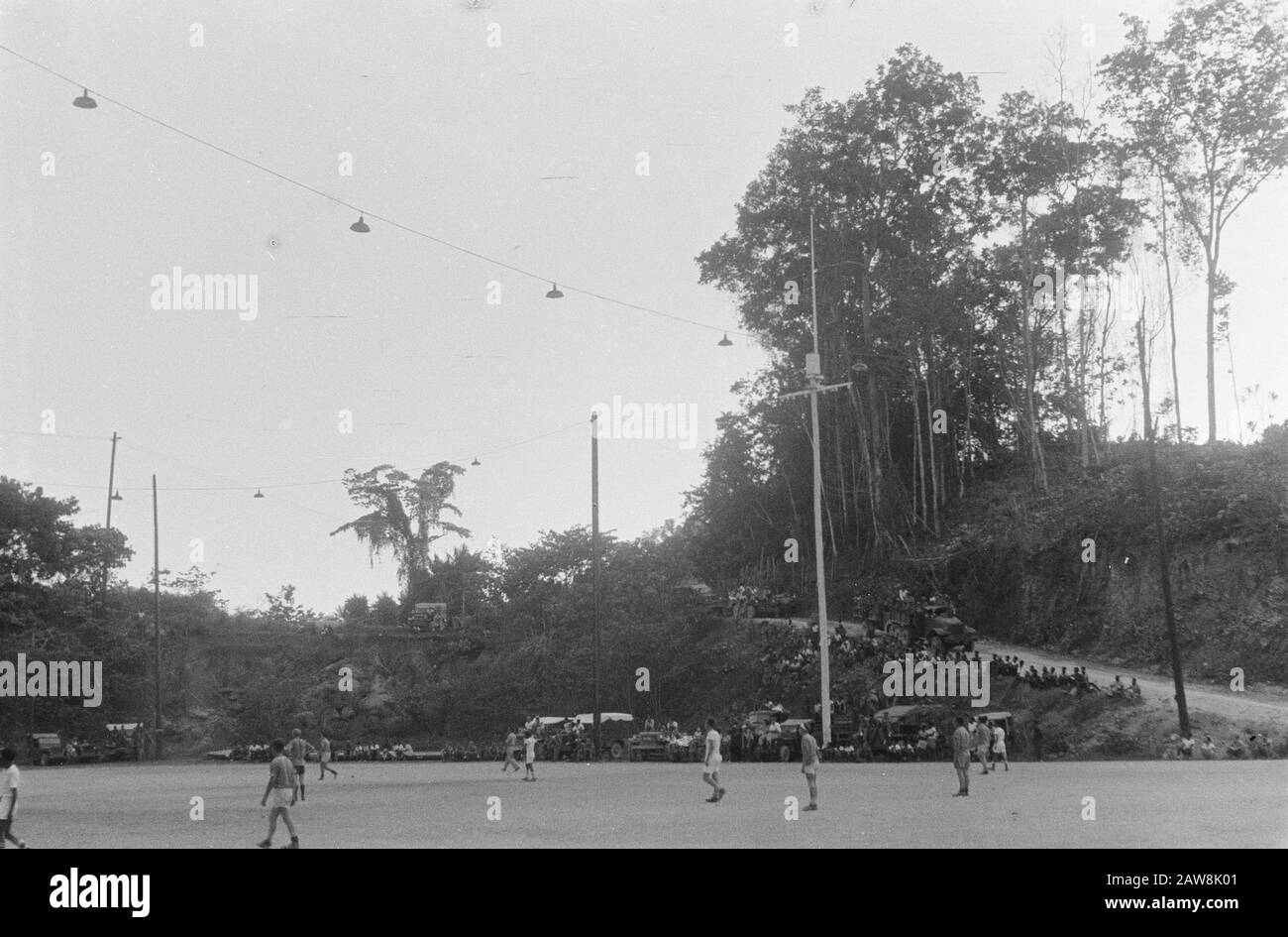 Soldaten der New Guinea Series sehen ein Fußballdatum: Oktober 1948 Ort: Neuguinea Stockfoto