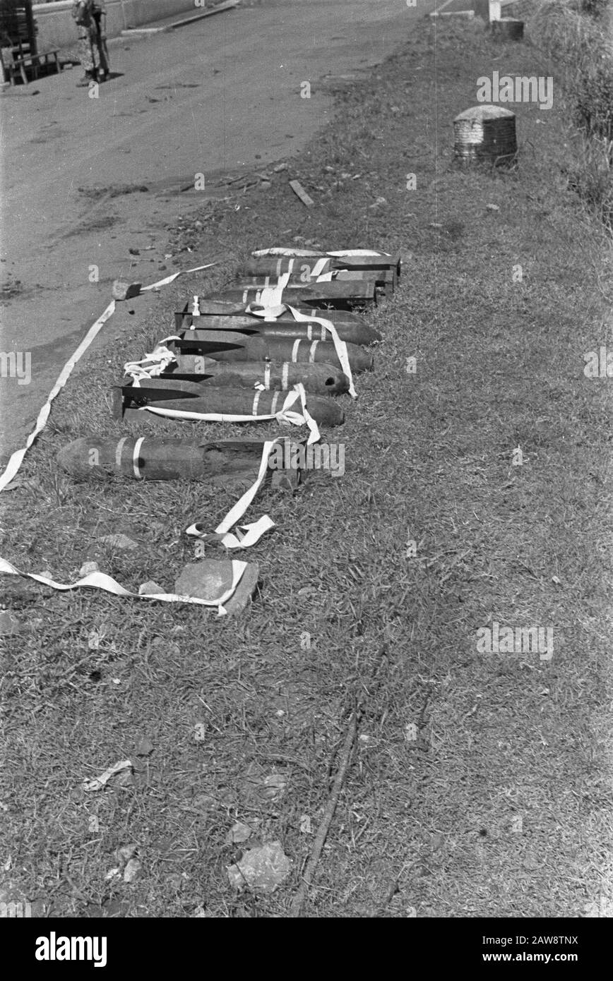[Serie fand Bomben, die wahrscheinlich von der TNI abgelagert wurden, um Sabotage zu begehen] Anmerkung: Aktion Buitenzorg? Power Kratjak? Datum: Juli 1947 Ort: Indonesien Niederländisches Ostindien Stockfoto