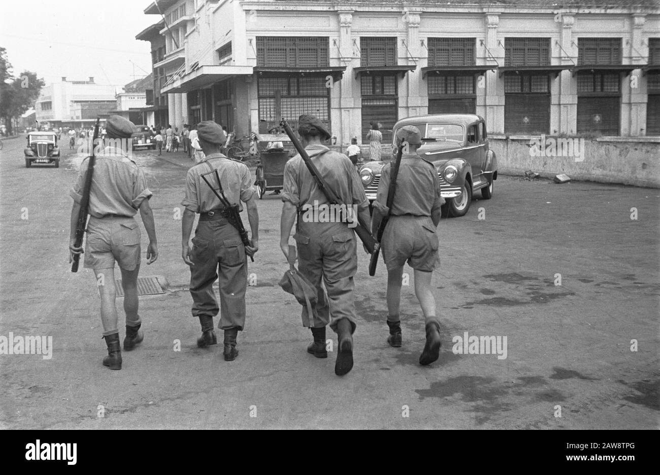 Verschiedene Themen Batavia EINE Polizeiaktion. Batavia: Das Stadtbild ist so ruhig, nur die Soldaten sind bewaffnet Datum: 22. Juli 1947 Ort: Indonesien Niederländische Ostindien Stockfoto