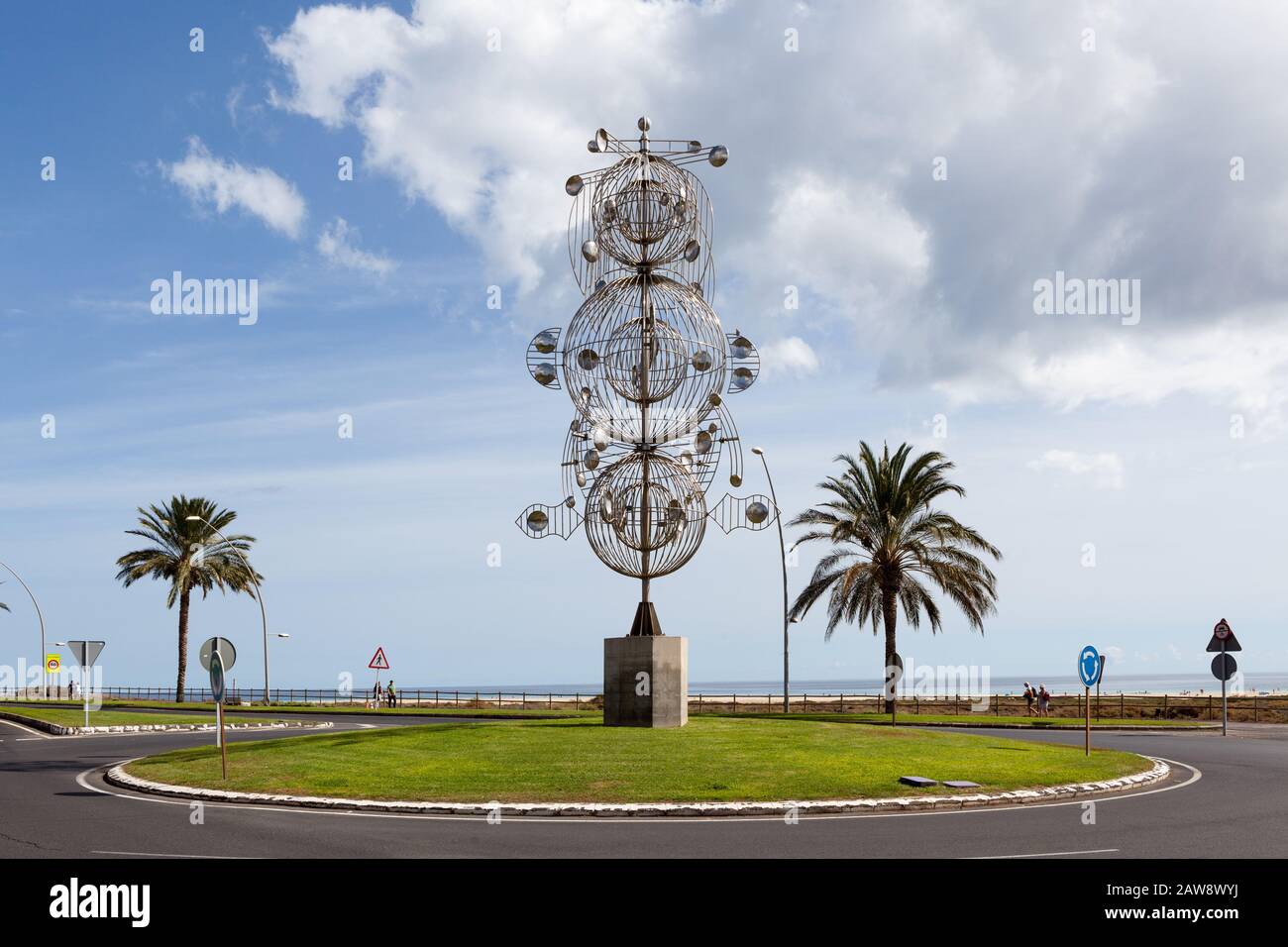 Windspielzeug "Fobos" von César Manrique, beglaubigte Kopie des Originals, Morro Jable, Fuerteventura, Kanarische Inseln Stockfoto