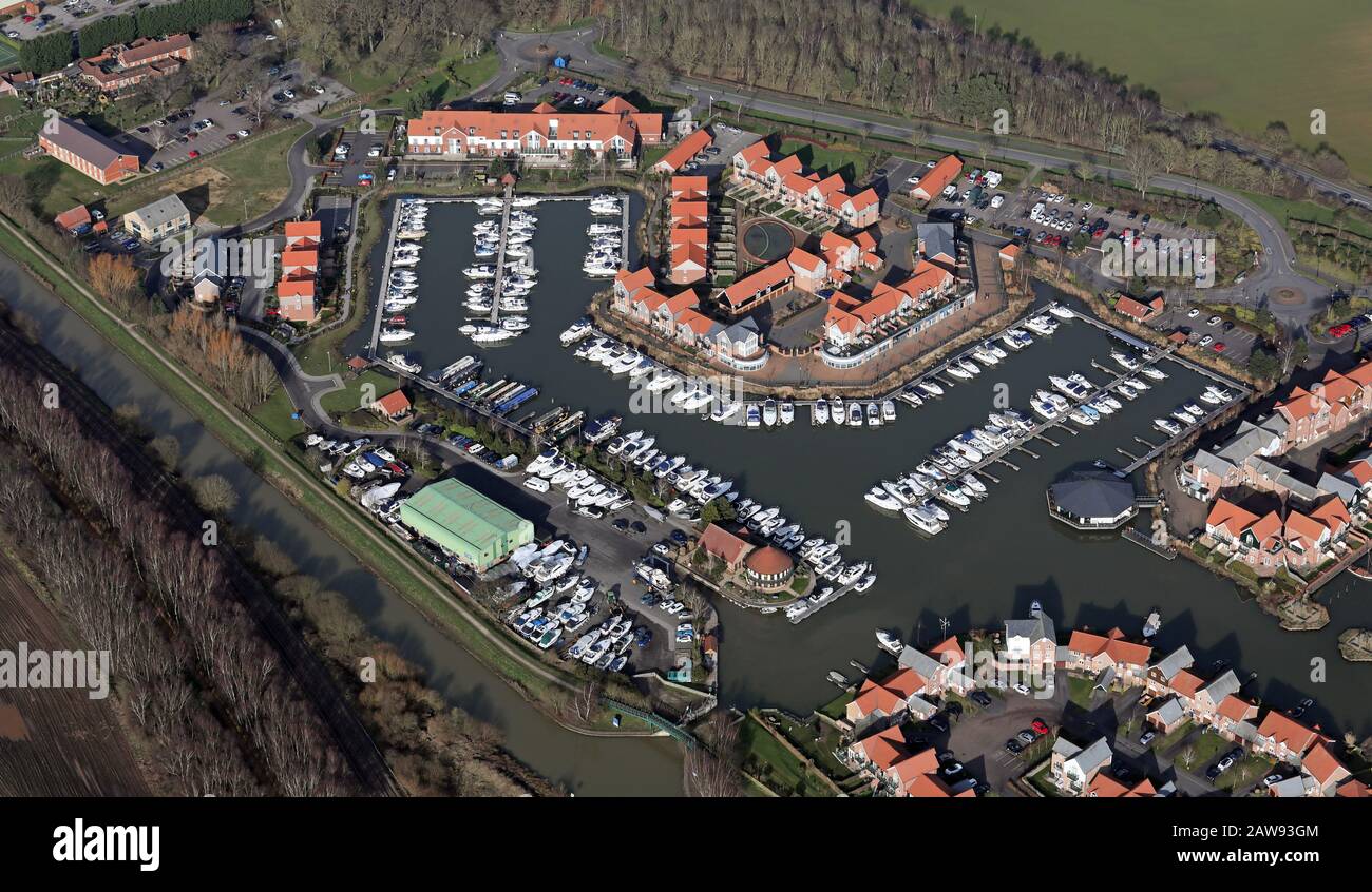 Luftaufnahme von Wohnung und Jachthafen in Burton Waters, Lincoln Stockfoto