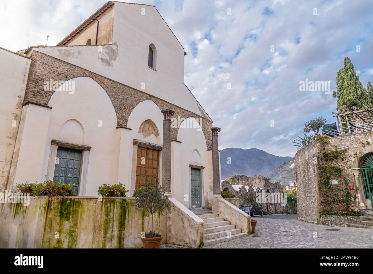 Die Kirche San Giovanni in Ravello, Amalfiküste, Italien. Die Kirche ist der Ort, an dem sich der Adel des mittelalterlichen Ravello traf Stockfoto