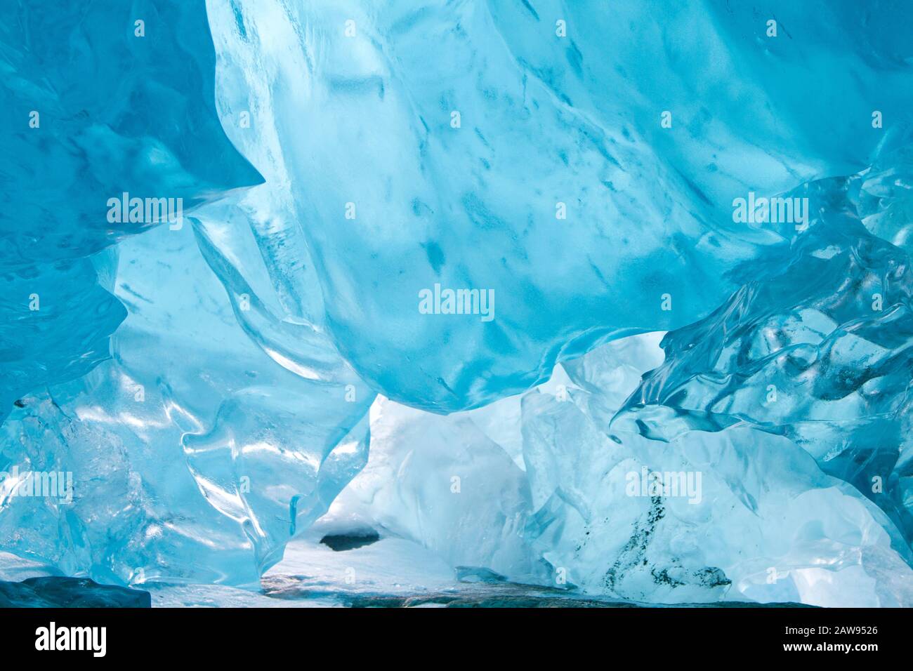 Blauer Eisgletscher. Blick ins Eisinnere des Gletschers. Stockfoto