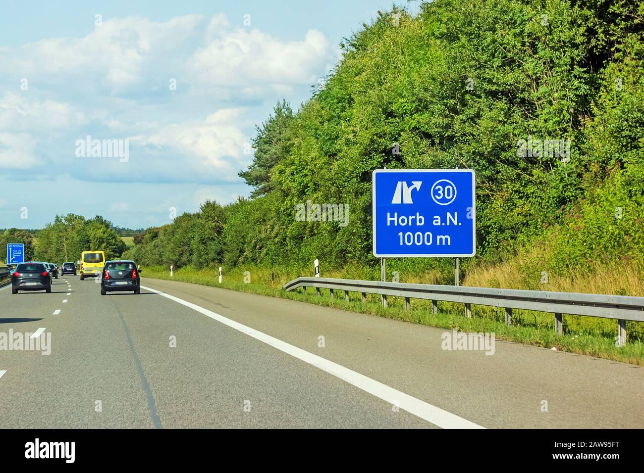 Folgen Sie der Beschilderung auf der Autobahn 81 / A 81 / E 531 in Richtung Stuttgart - Ausfahrt in die Stadt Horb am Neckar Stockfoto