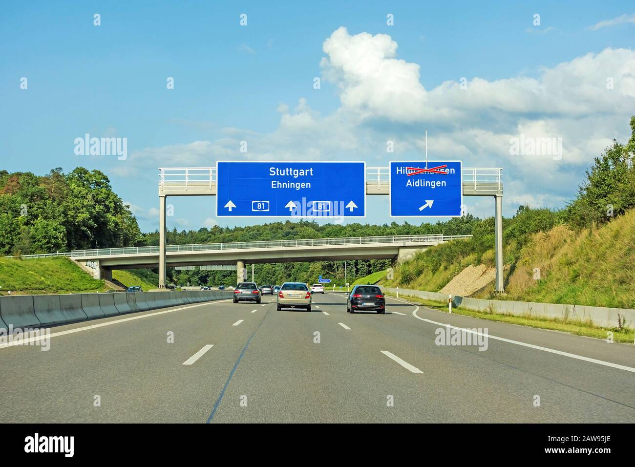 Autobahnabzeichen auf (Autobahn 81 / A 81 / E 531) Richtung Stuttgart / Ehningen - Ausfahrt Hildrizhausen (Achsen) und Aidlingen Stockfoto