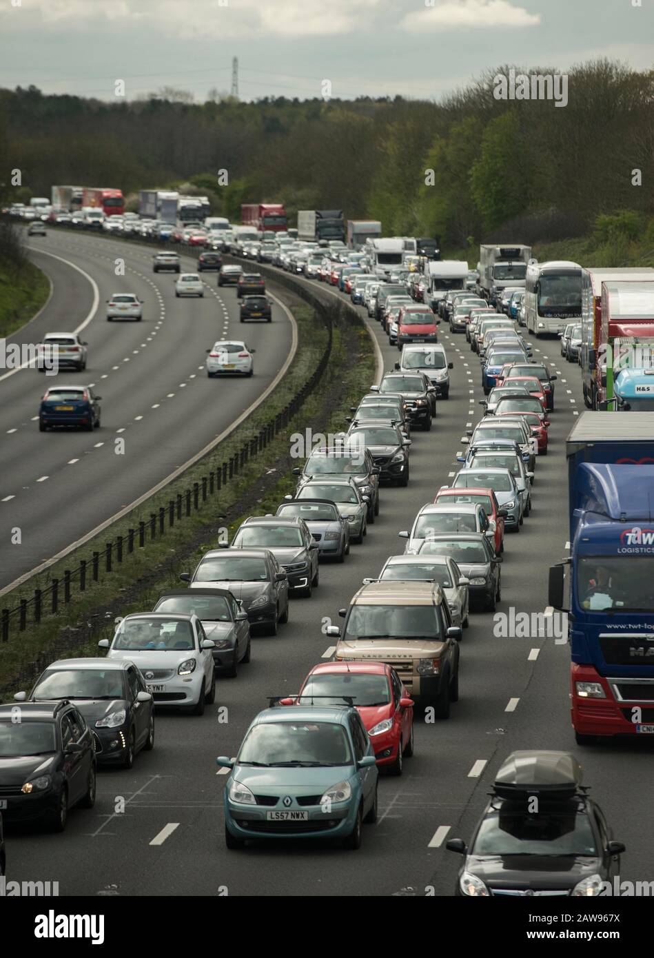 Verkehr In South West auf der M4 in der Nähe von Chippenham, Wiltshire Stockfoto